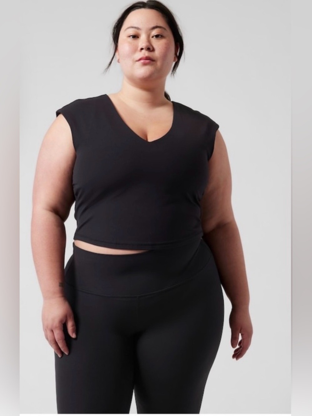 Athleta NWT Vita Free Cropped Tee in Black